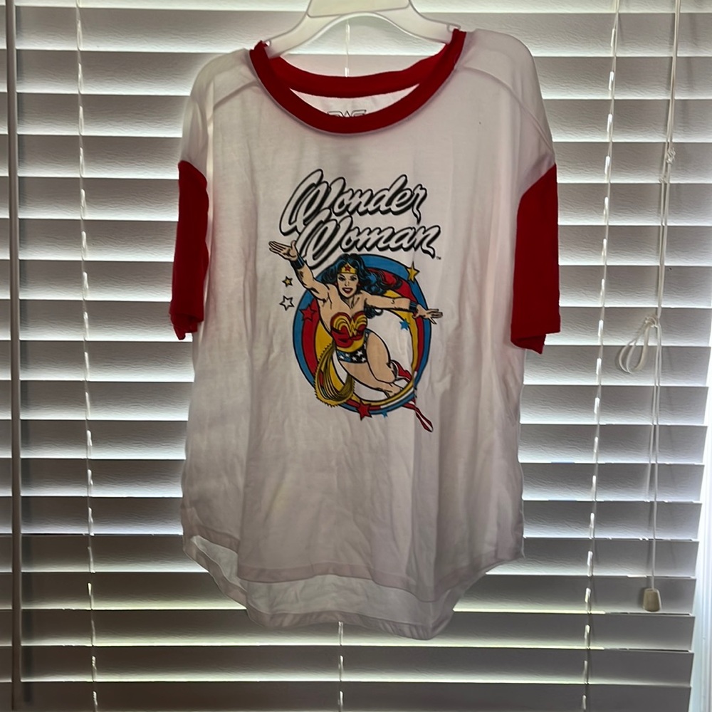 Wonder women high low hem t-shirt L